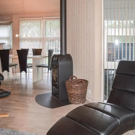 Three-bedroom Holiday In Albak *
