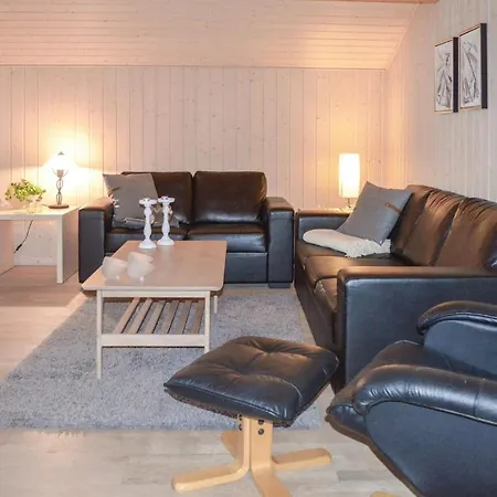 Three-bedroom Holiday In Albak * Ålbæk