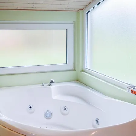 Three-bedroom Holiday In Albak * Ålbæk